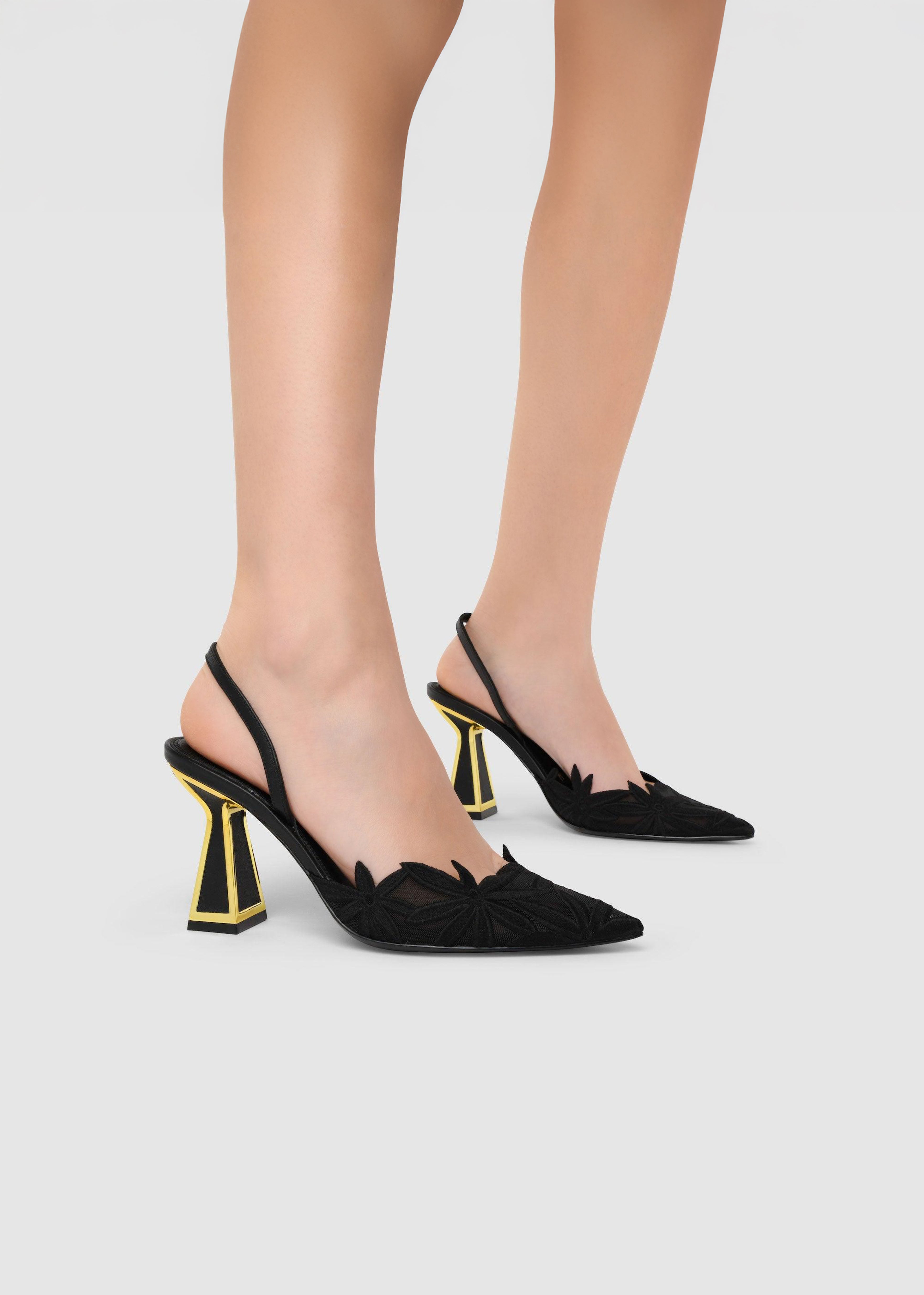 Amaya Pumps