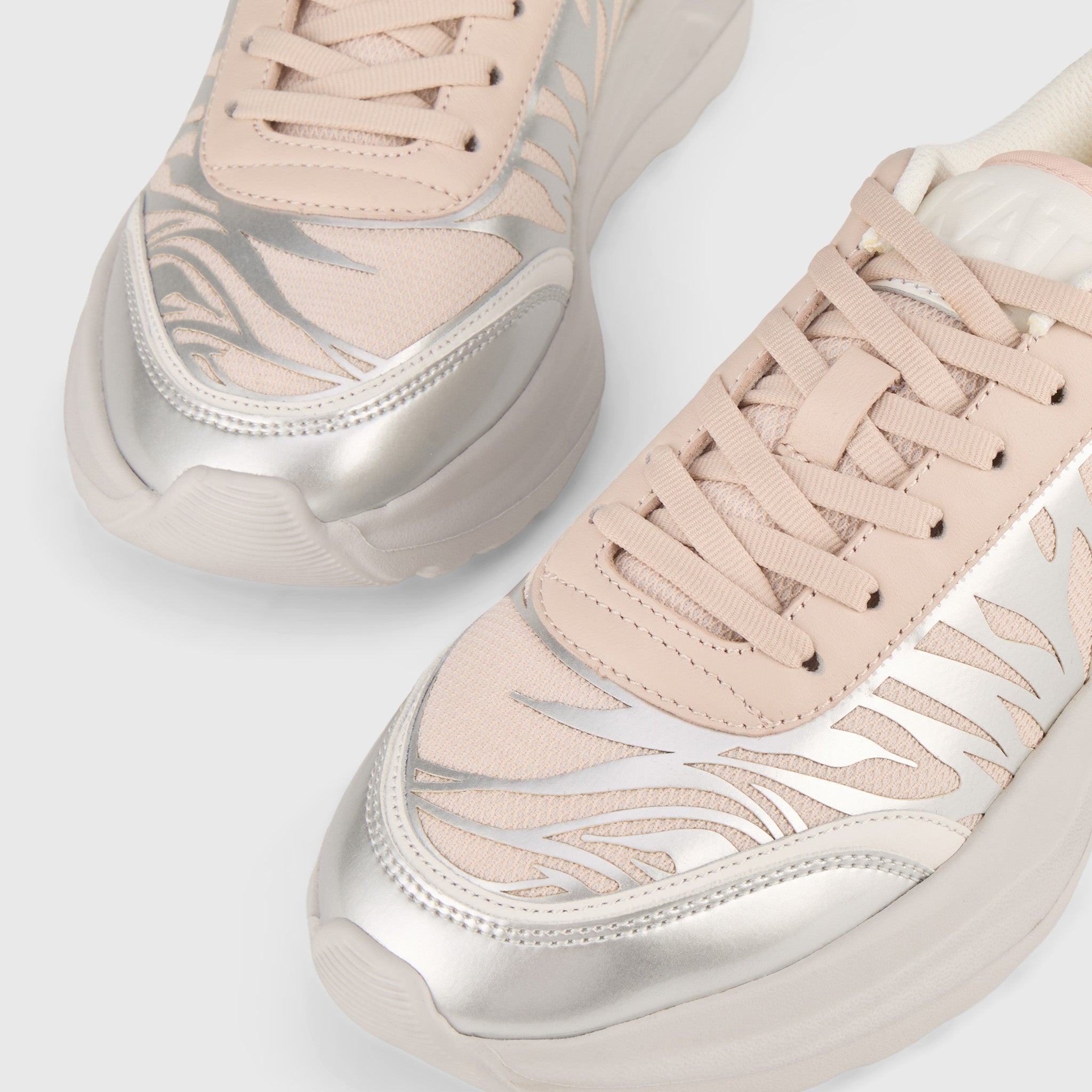 ARIA SNEAKER