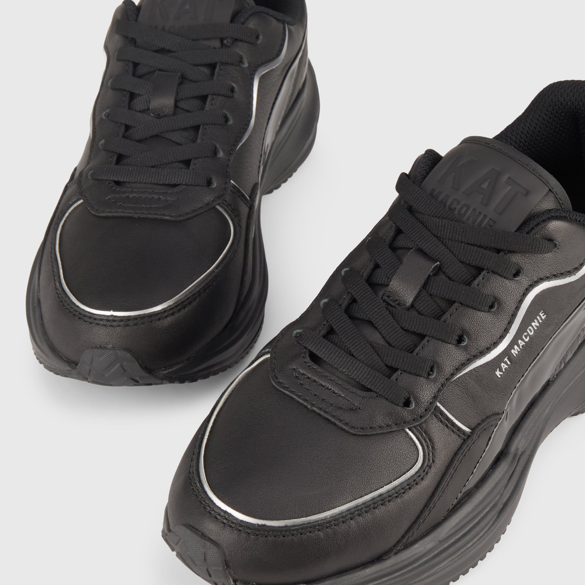 AURA SNEAKER