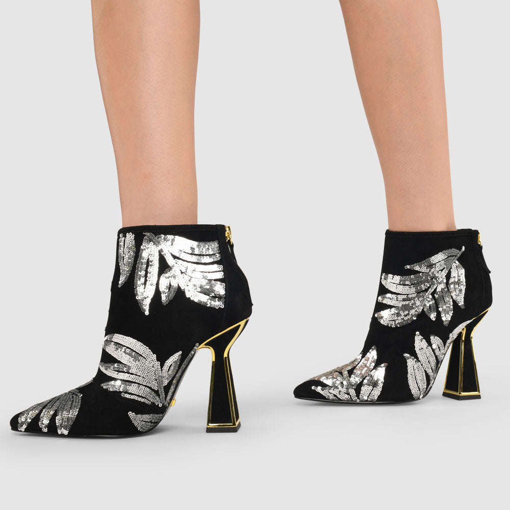 Lucie Boots - Kat Maconie