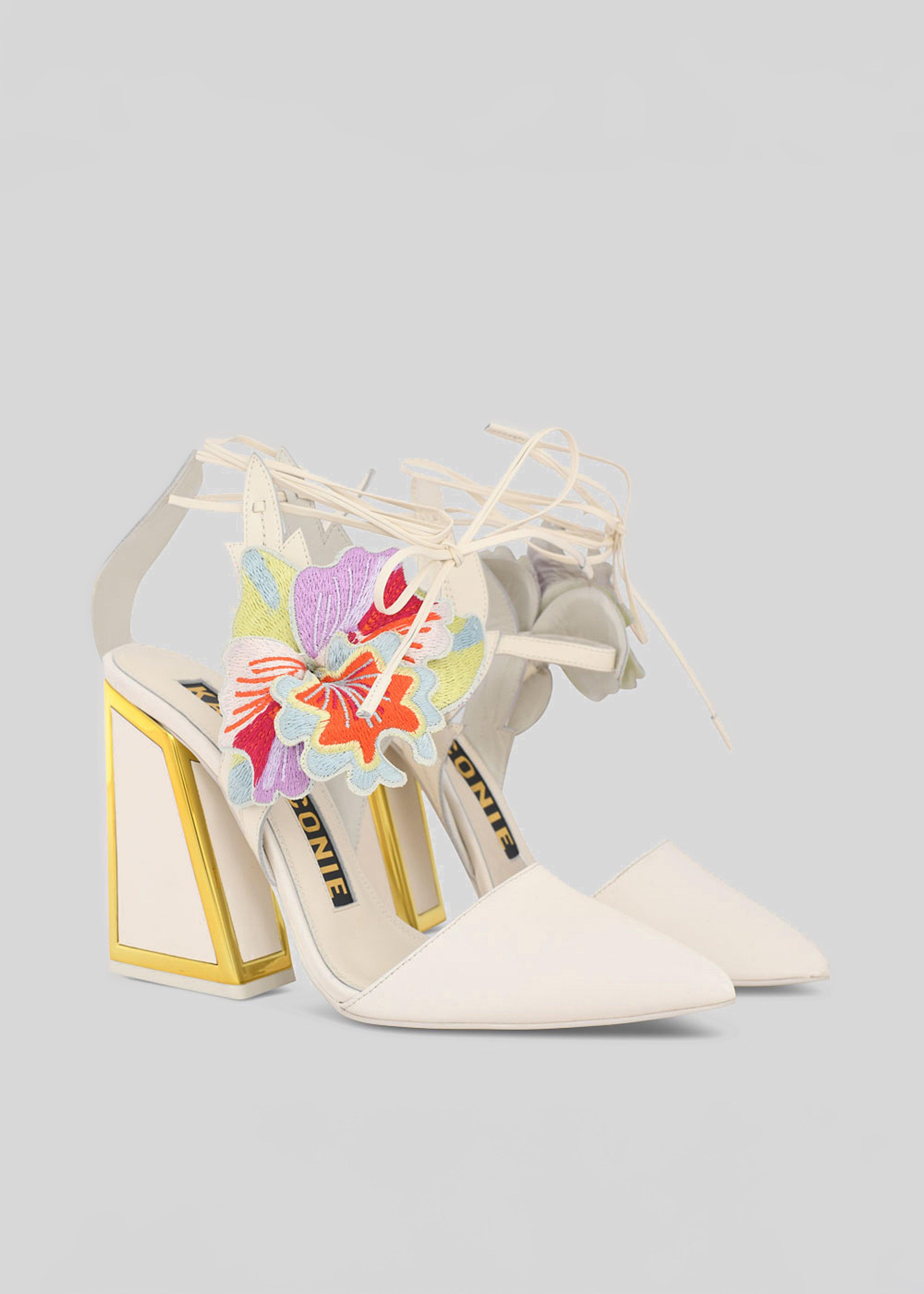 Amanza Pumps