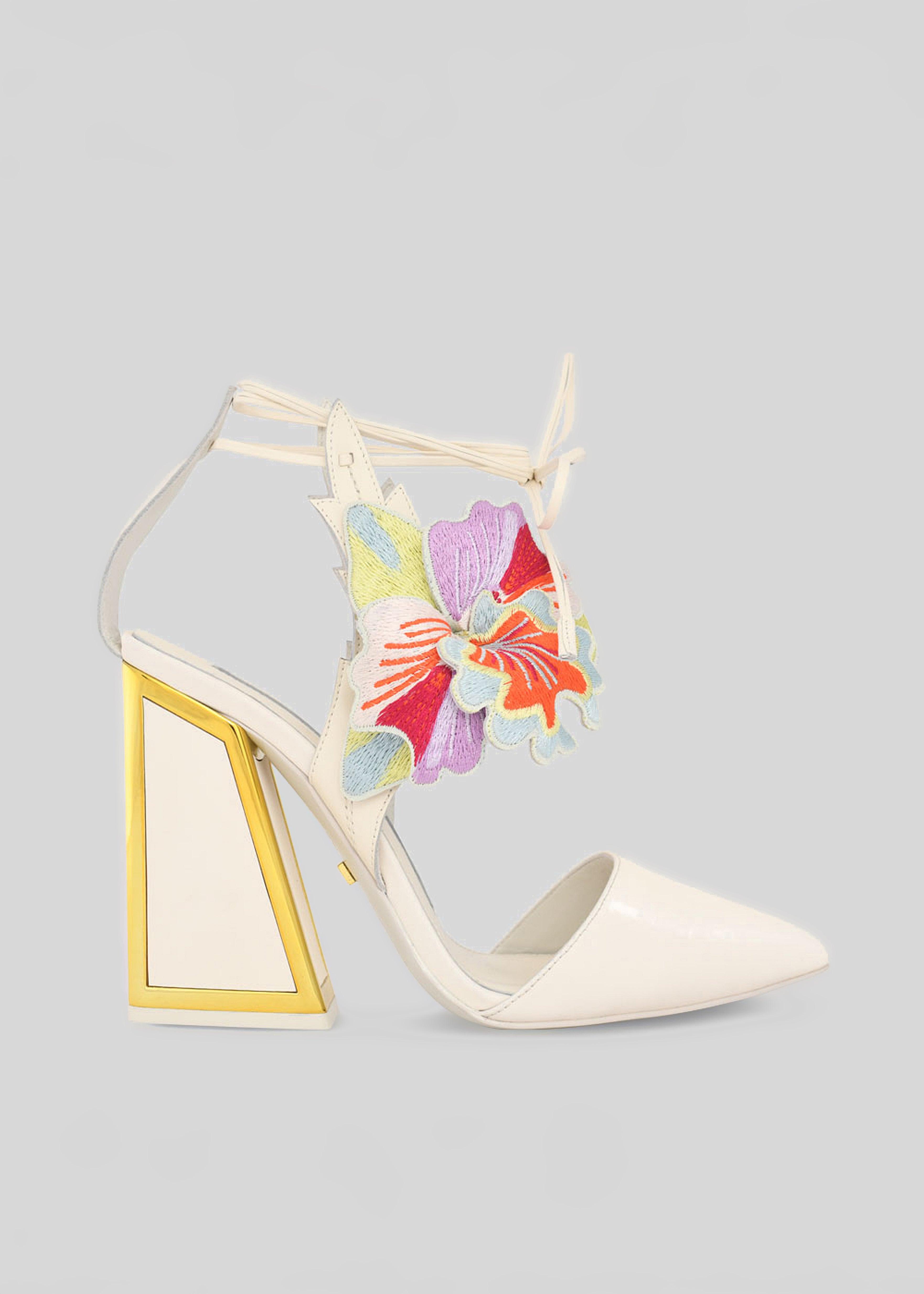 Amanza Pumps