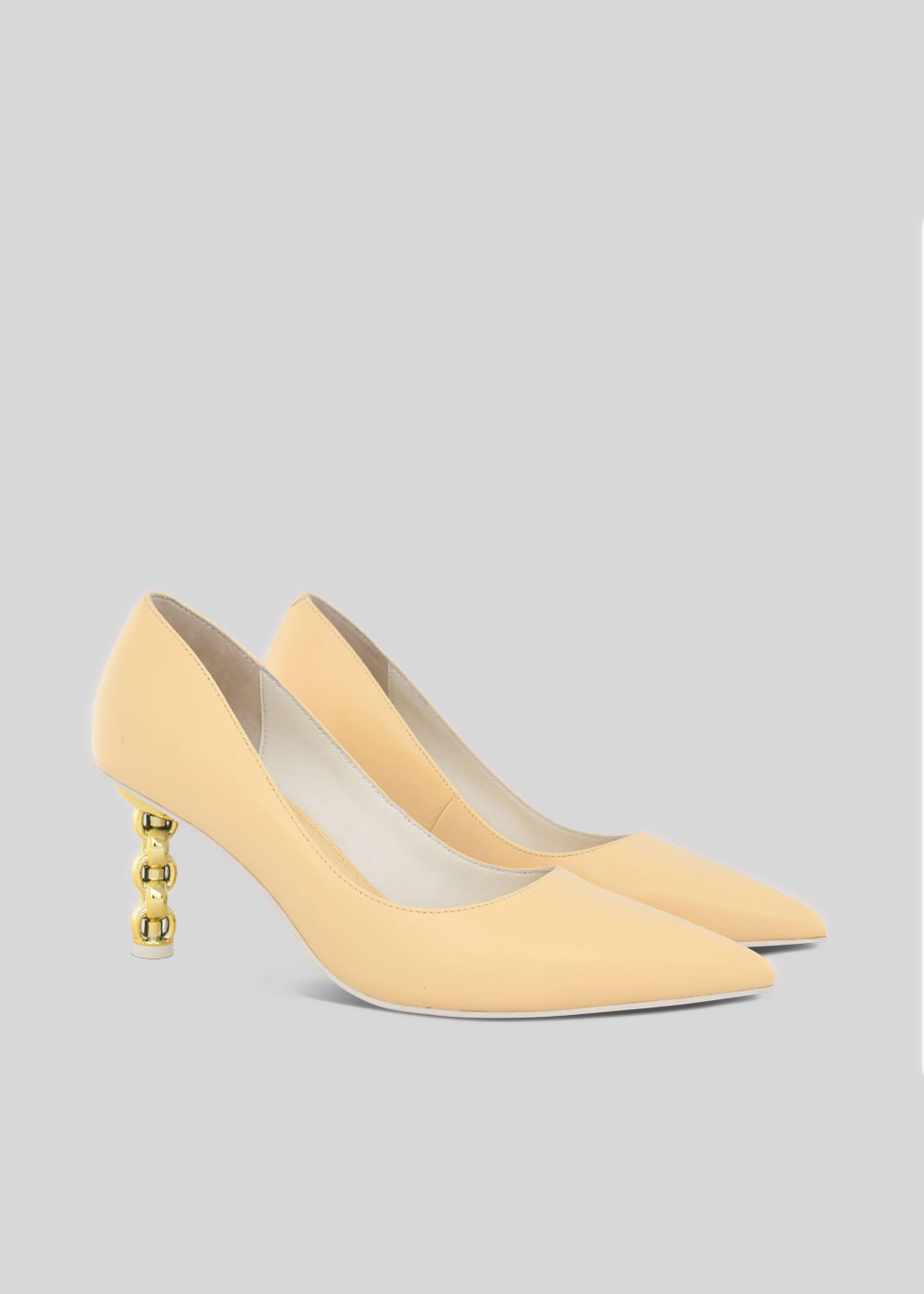 Rei Pumps