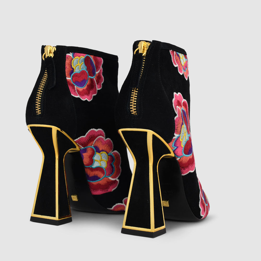 Lucie Boots - Kat Maconie