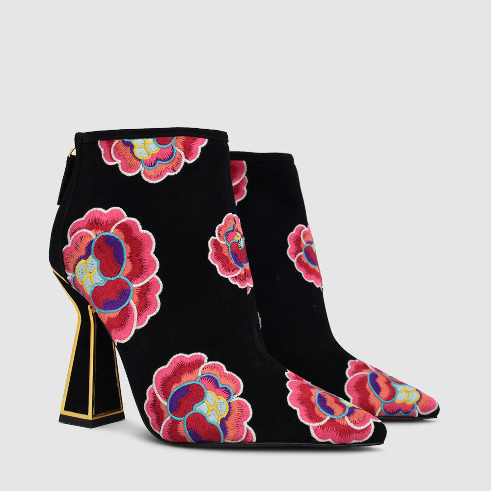 Lucie Boots - Kat Maconie