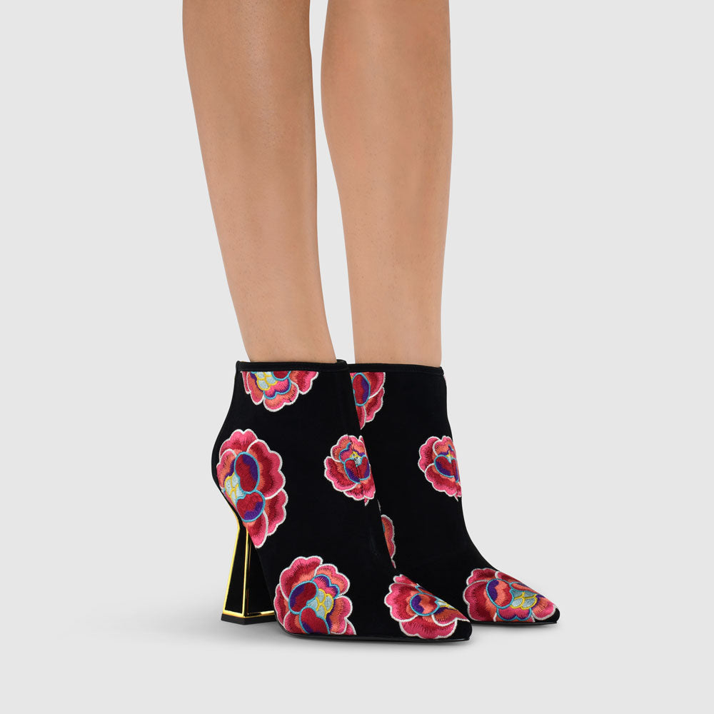 Lucie Boots - Kat Maconie