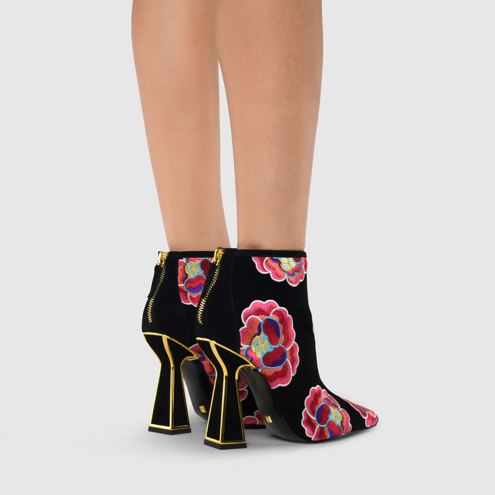 Lucie Boots - Kat Maconie