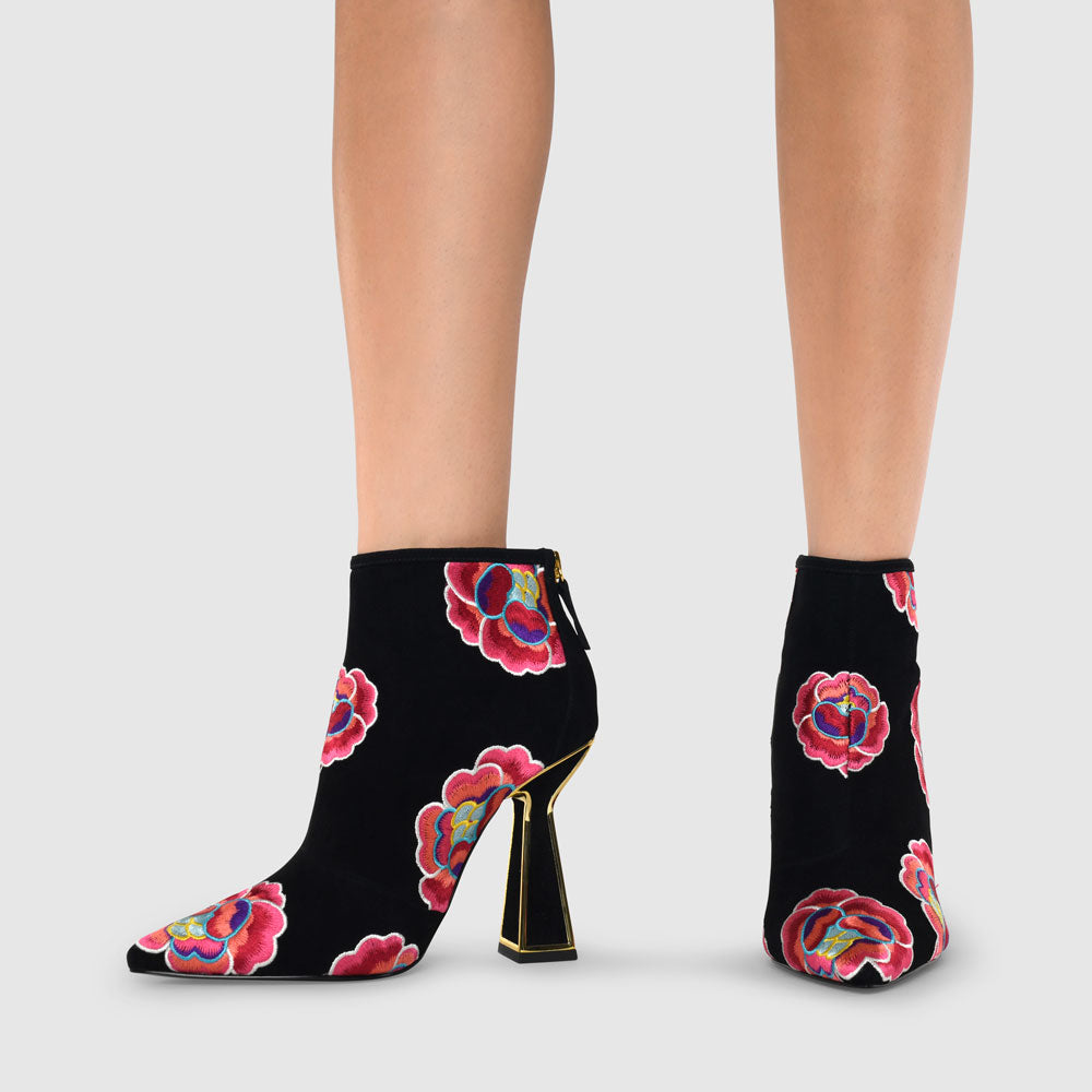 Lucie Boots - Kat Maconie