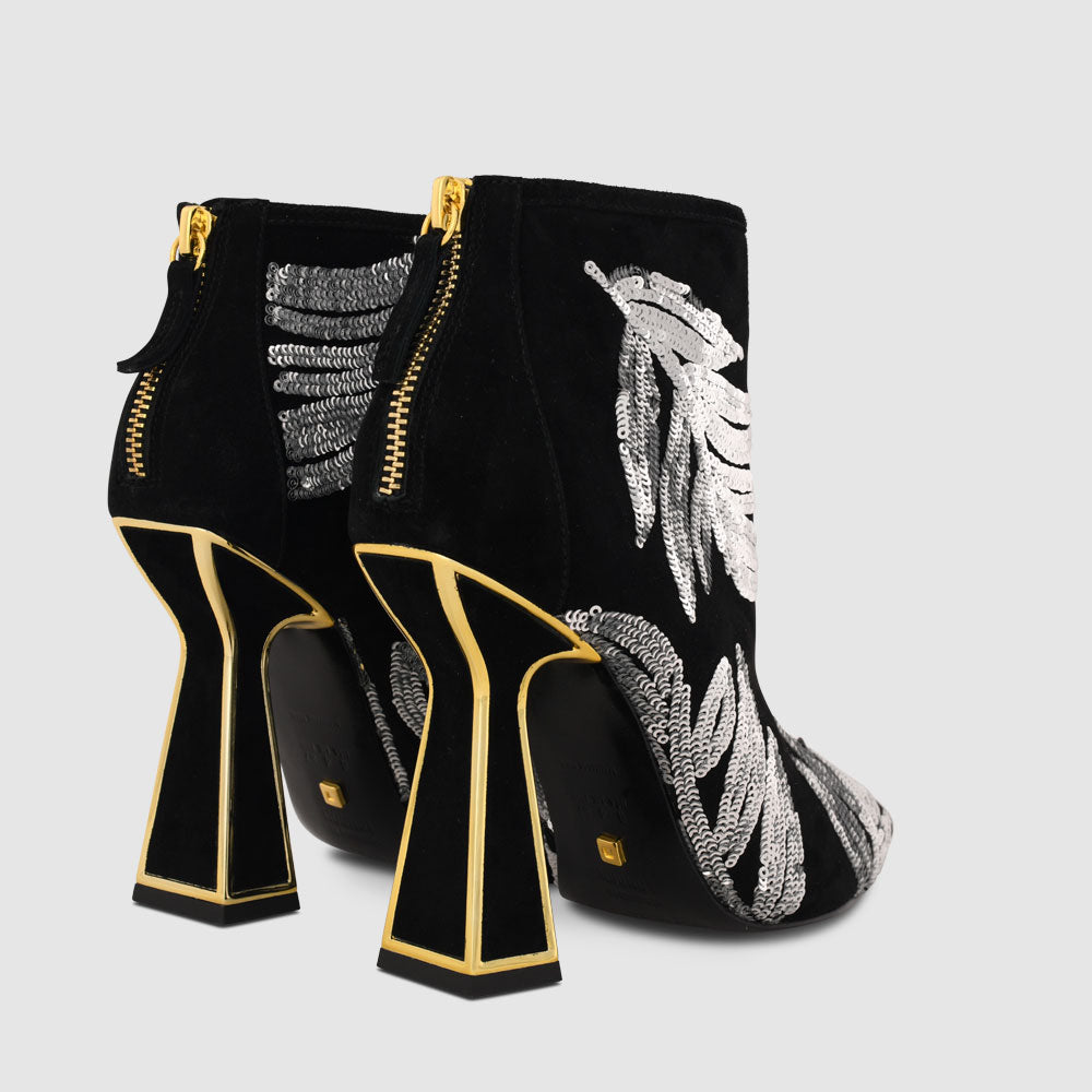 Lucie Boots - Kat Maconie