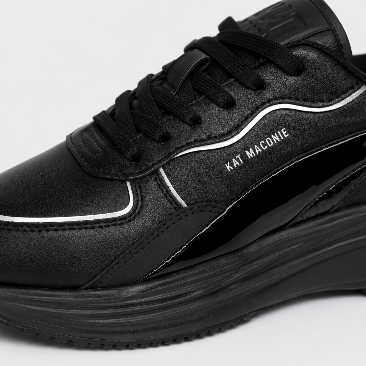 AURA SNEAKER