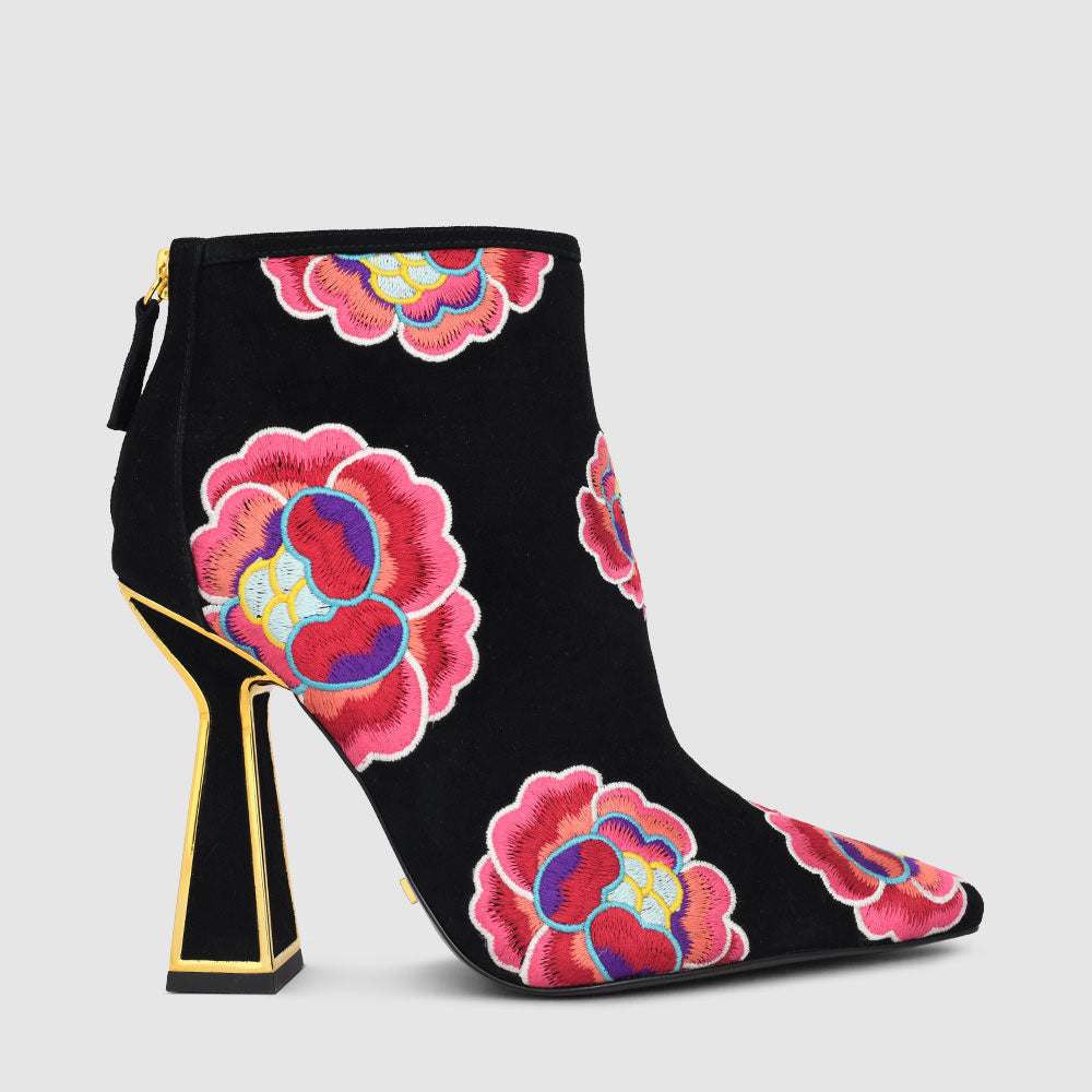 Lucie Boots - Kat Maconie