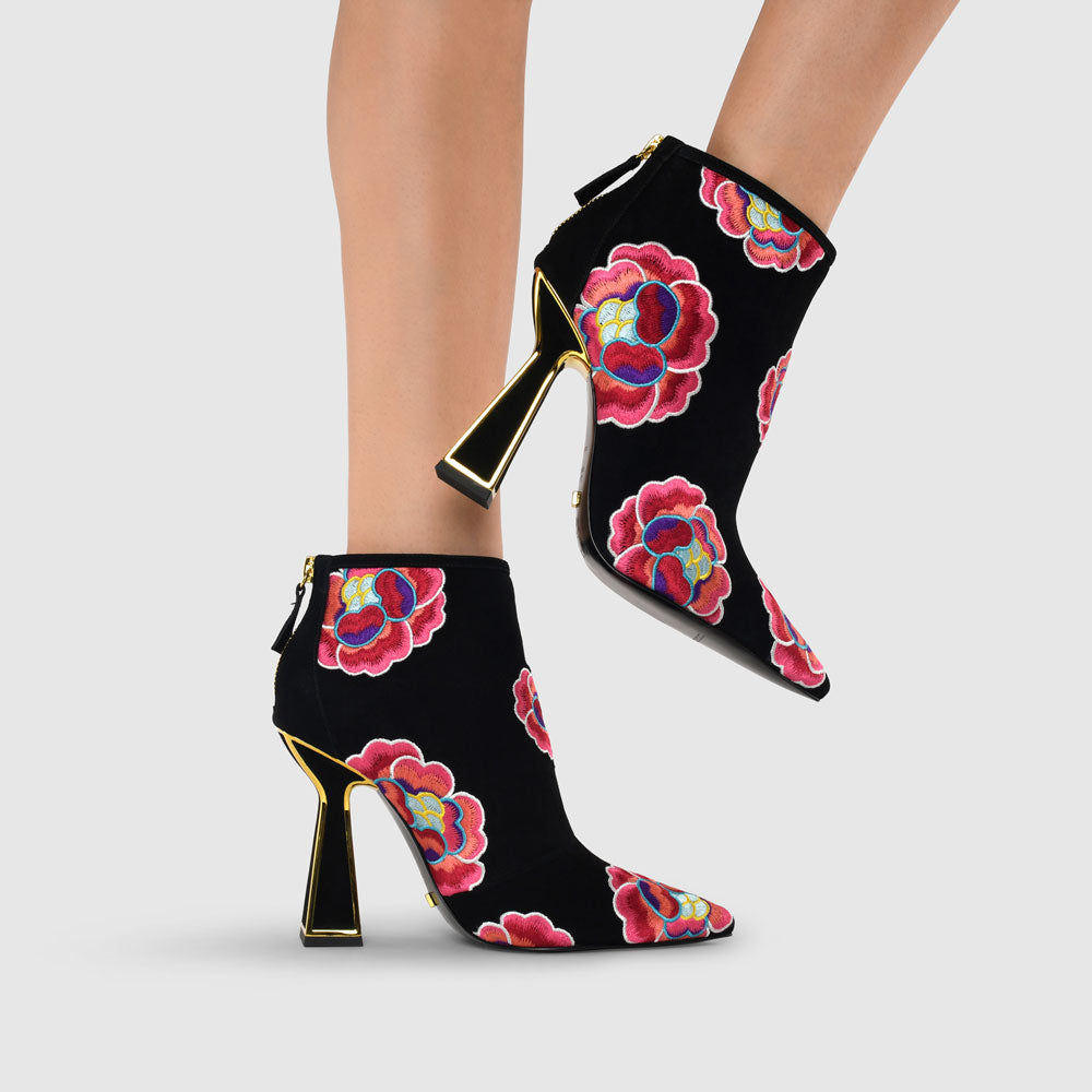 Lucie Boots - Kat Maconie