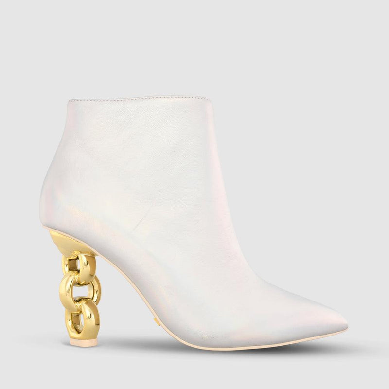 Toni Boots - Kat Maconie