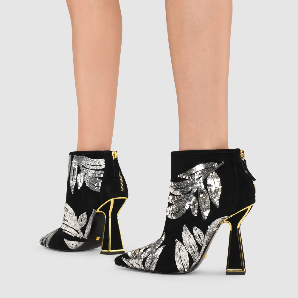 Lucie Boots - Kat Maconie