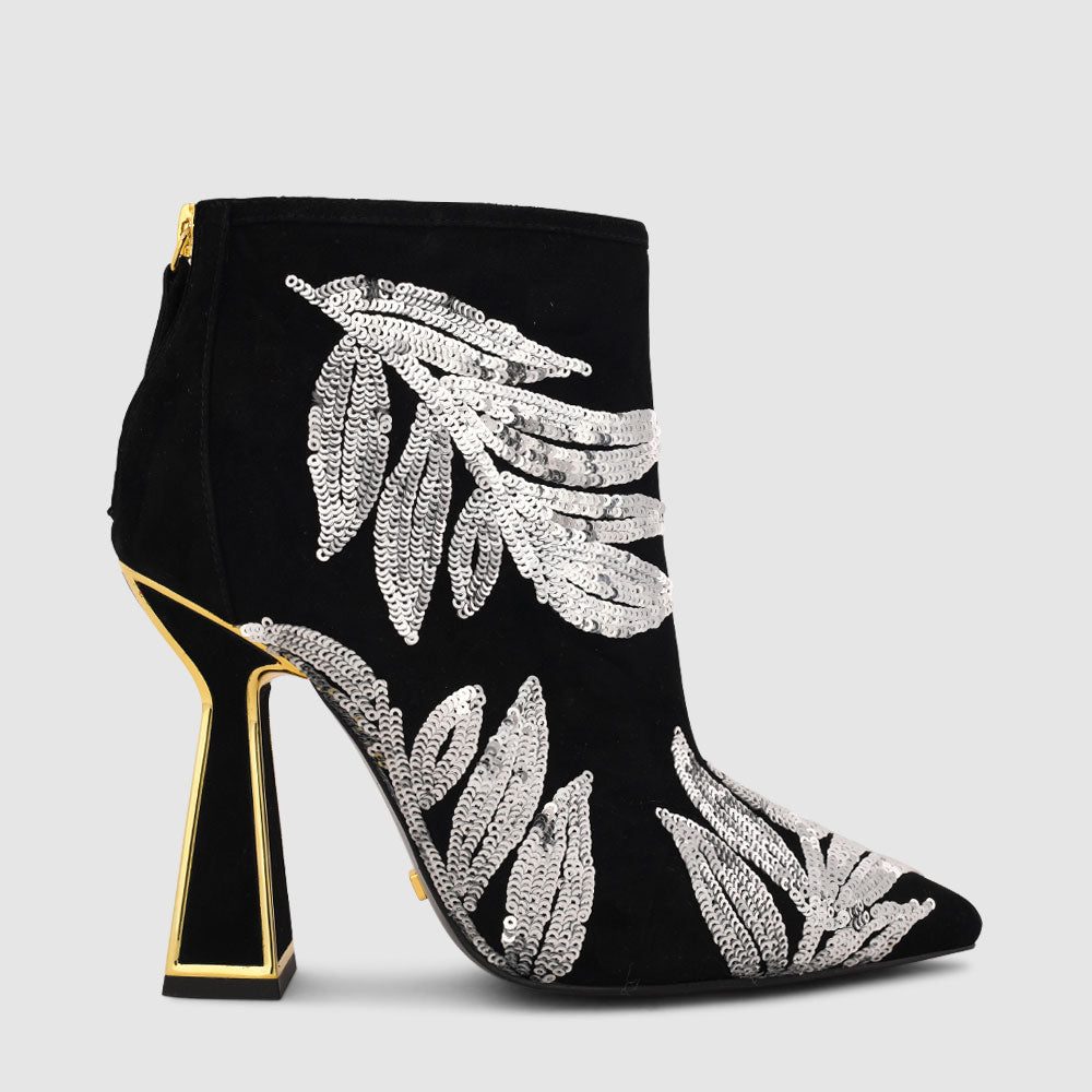 Lucie Boots - Kat Maconie